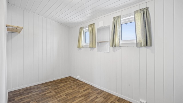 Rom/garderoberom i første etasje