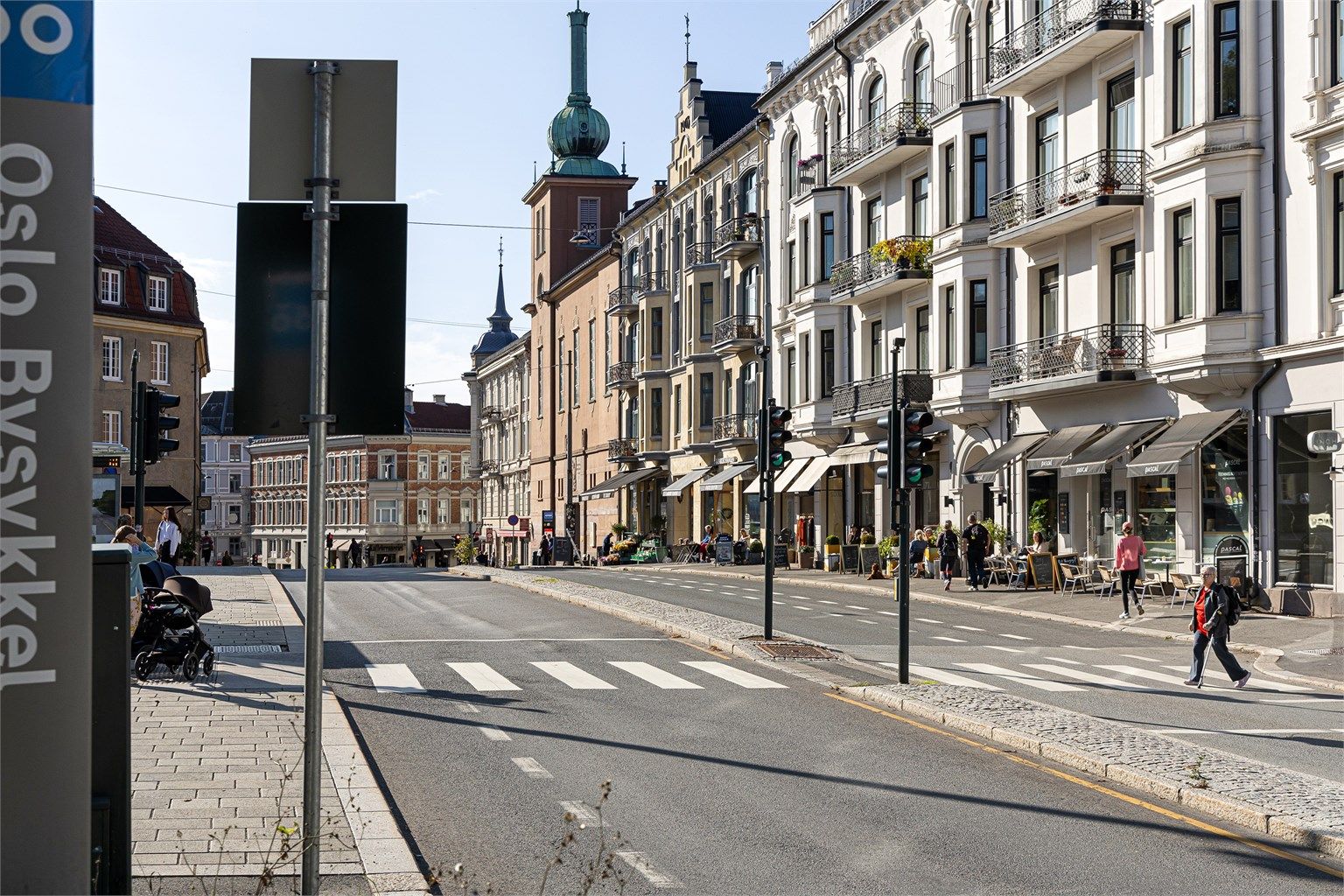 Området har et godt kollektivtilbud, med bussholdeplass for linje 37 kun tre minutter unna.