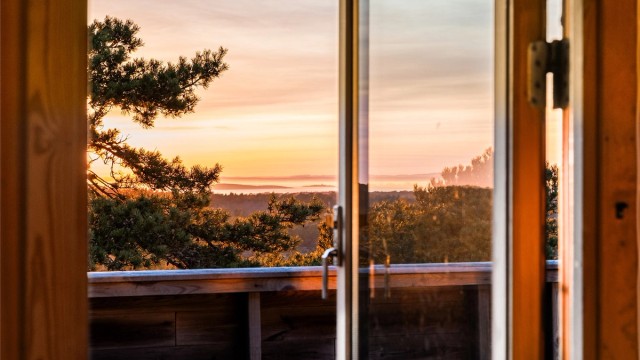 Utsikten fra stuen er vel så fin som den på terrassen.