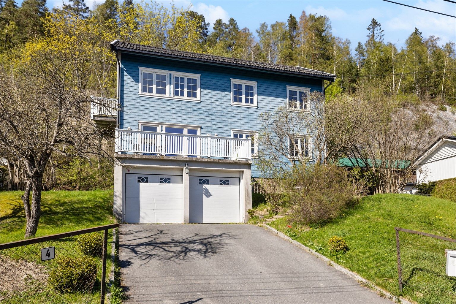 Velkommen til Øgårdsveien 4! Tomannsbolig med stort potensiale. Foto: EFKT