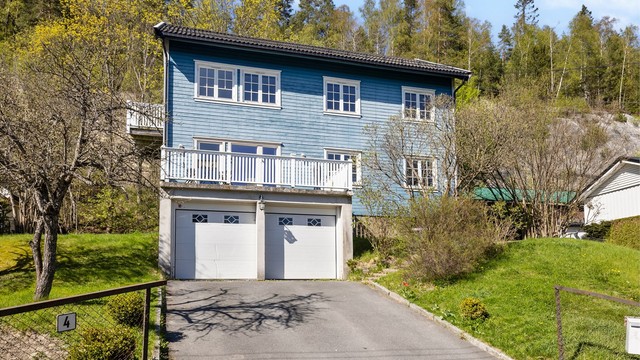 Velkommen til Øgårdsveien 4! Tomannsbolig med stort potensiale. Foto: EFKT