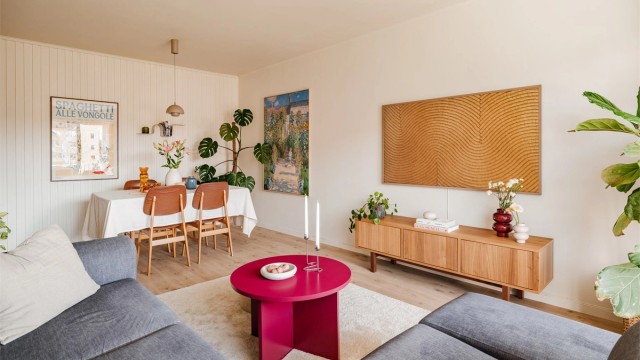 Leiligheten er oppvarmet med radiatorer via sentral fjernvarme