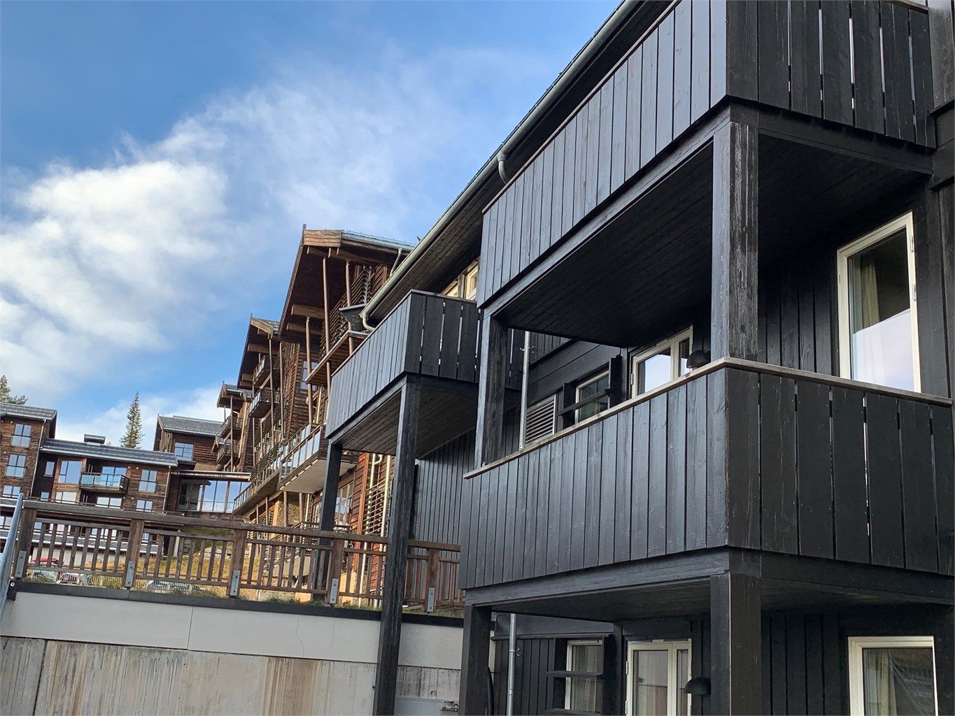 Leiligheten ligger med trappefri adkomst fra piazzaen - Sydvendt, solrikt og barnevennlig