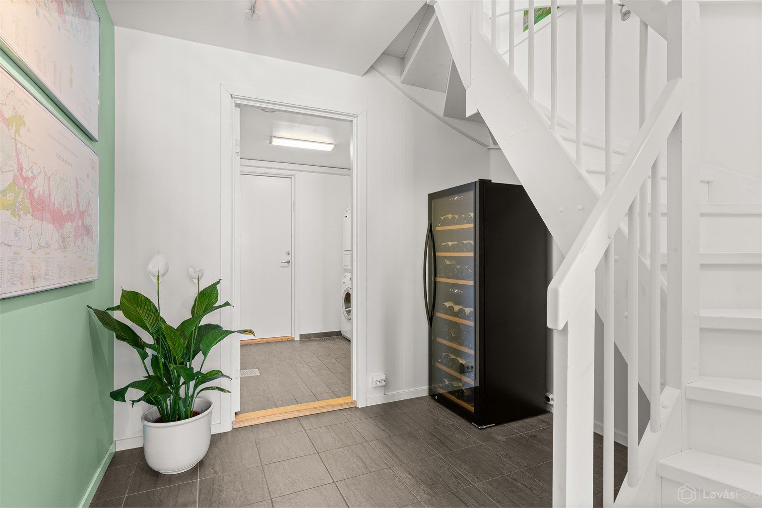 Fra hallen går du også direkte inn i vaskerommet