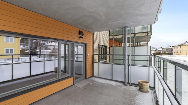 Overbygget og vestvendt veranda som er godt skjermet