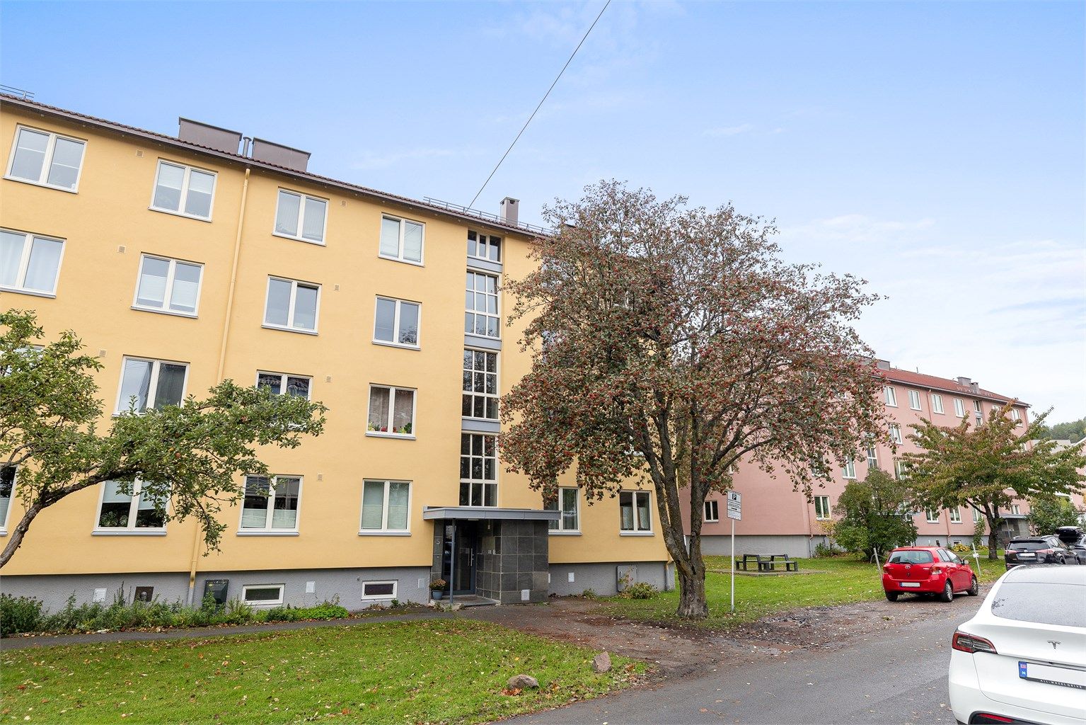 Boligen har en fin intern beliggenhet i 3. etasje