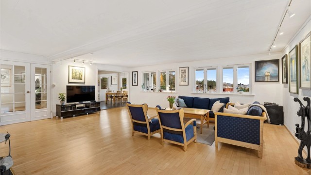 Godt med vindu og veggflater