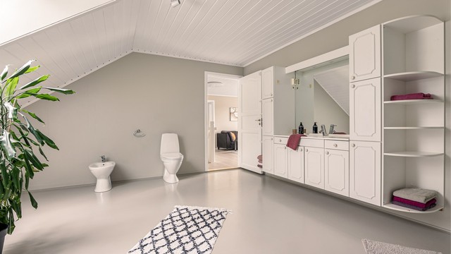 En meget generøs størrelse er det også på badet som har hele 18 kvm. gulvflate.