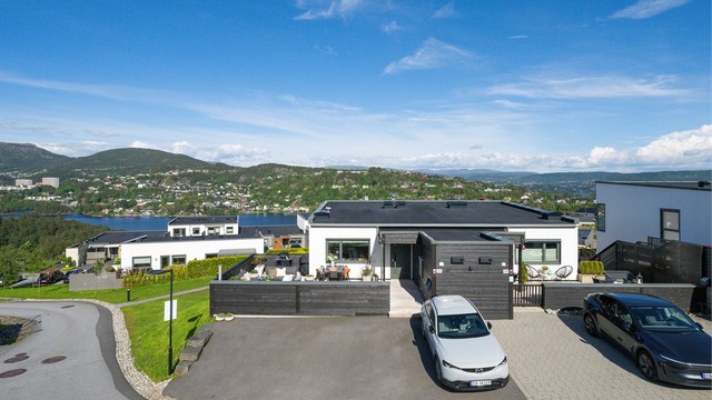 Straumsåsen 298. Et rolig og barnevennlig nabolag i trygge omgivelser.