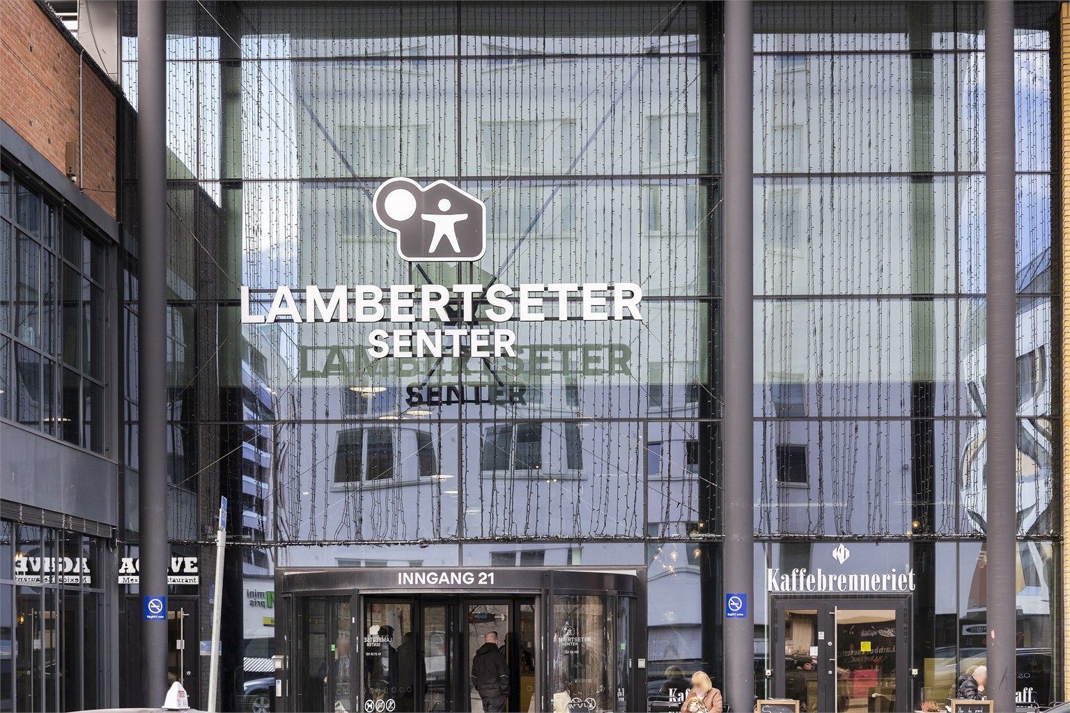 Her finner du alt fra apotek og vinmonopol til treningssentre som Sats og Evo.
