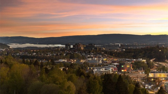 Her bor du med en unik kombinasjon av bynærhet og marka som nærmeste nabo.