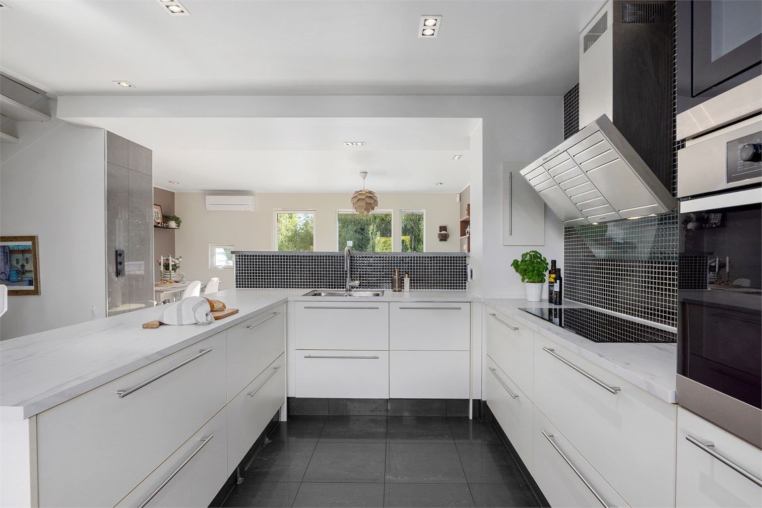 Flott enderekkehus beliggende i et veletablert og svært barnevennlig borettslag på Bøleråsen/Langhus