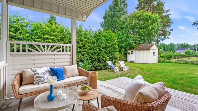 Fin uteplass på terrassen med plass til utemøbler