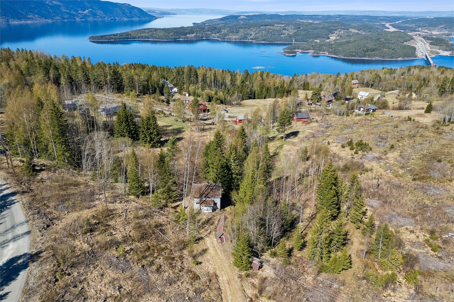 Tangløkkvegen 110 -  Eldre småbruk med landlig beliggenhet, god solgang og tomt på ca. 10,4 mål.  
