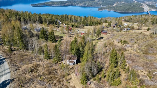 Tangløkkvegen 110 - Eldre småbruk med landlig beliggenhet, god solgang og tomt på ca. 10,4 mål.