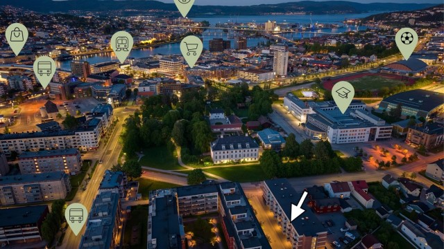 Beliggenheten i Nybyen er svært sentral, med kun en kort spasertur til togstasjon, bussknutepunkt, flere servicetilbud og sentrumsfasiliteter.
Foto: Eiendomsfoto AS