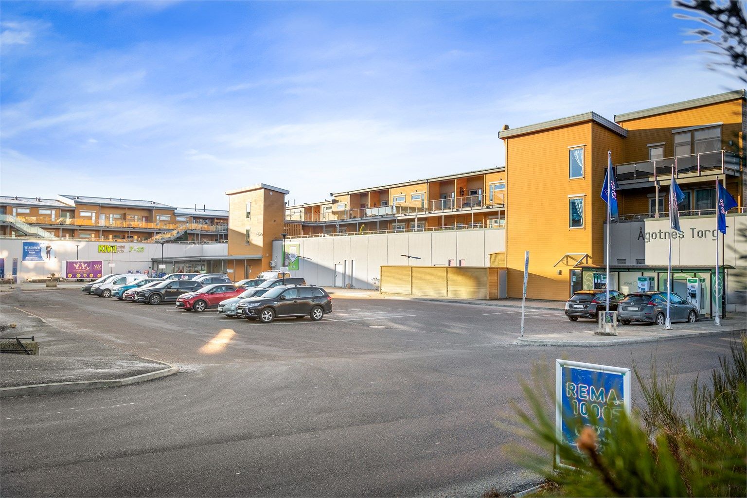 Ågotnes torg - Her finner du både Rema 1000 og Kiwi