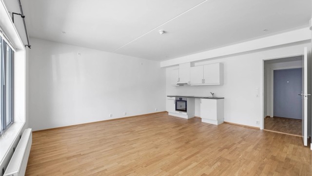 Stue/kjøkken området er romslig med mulighet til å sette inn et spisebord.