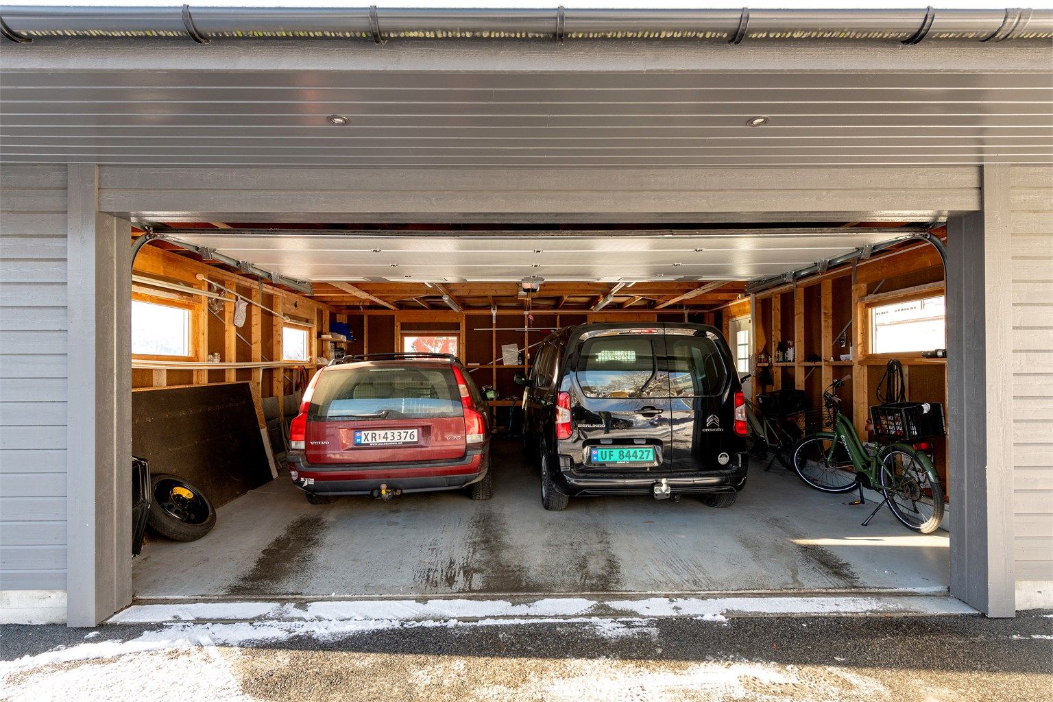 Bilde av garasje innvendig - tatt av selger