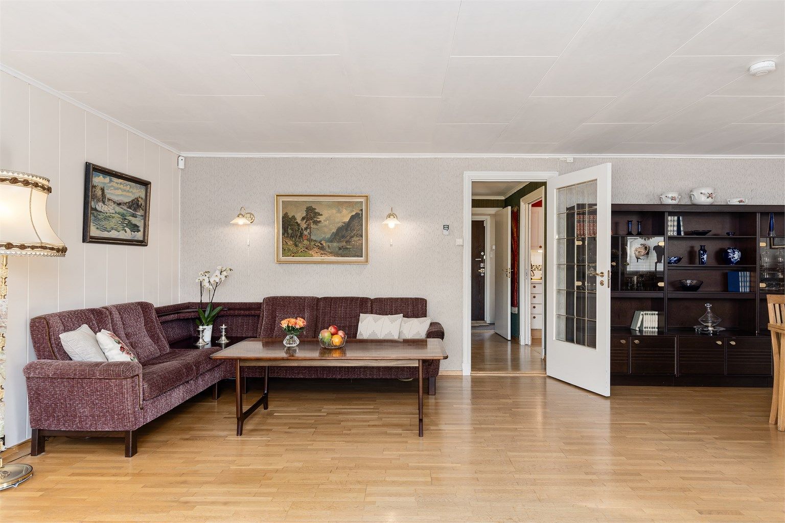 Boligen har en meget god planløsning, kjøkkenet og stuen ligger fint til i 1. etasje