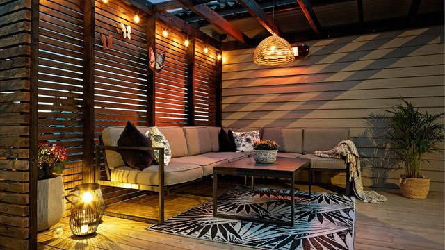 Fra stuen er det utgang til et fint uterom med bla. pergola, som er utstyrt med terrassevarmer for ekstra komfort.