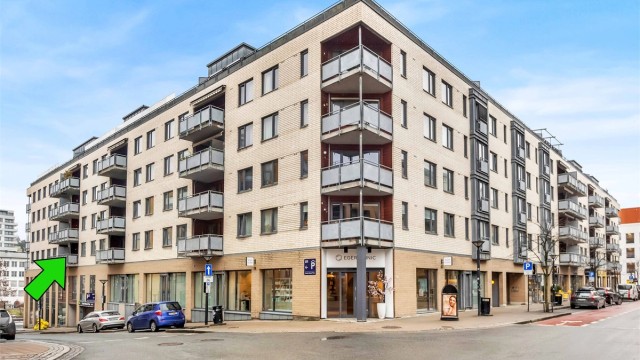 Velkommen til Kinoveien 14, presentert av Eiendomsmegler Marius Stormfelt v/Krogsveen Sandvika! Kun 50 m fra Sandvika Storsenter.