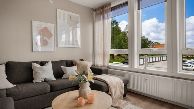 Oppvarming via radiatorer tilknyttet felles varmesentral.