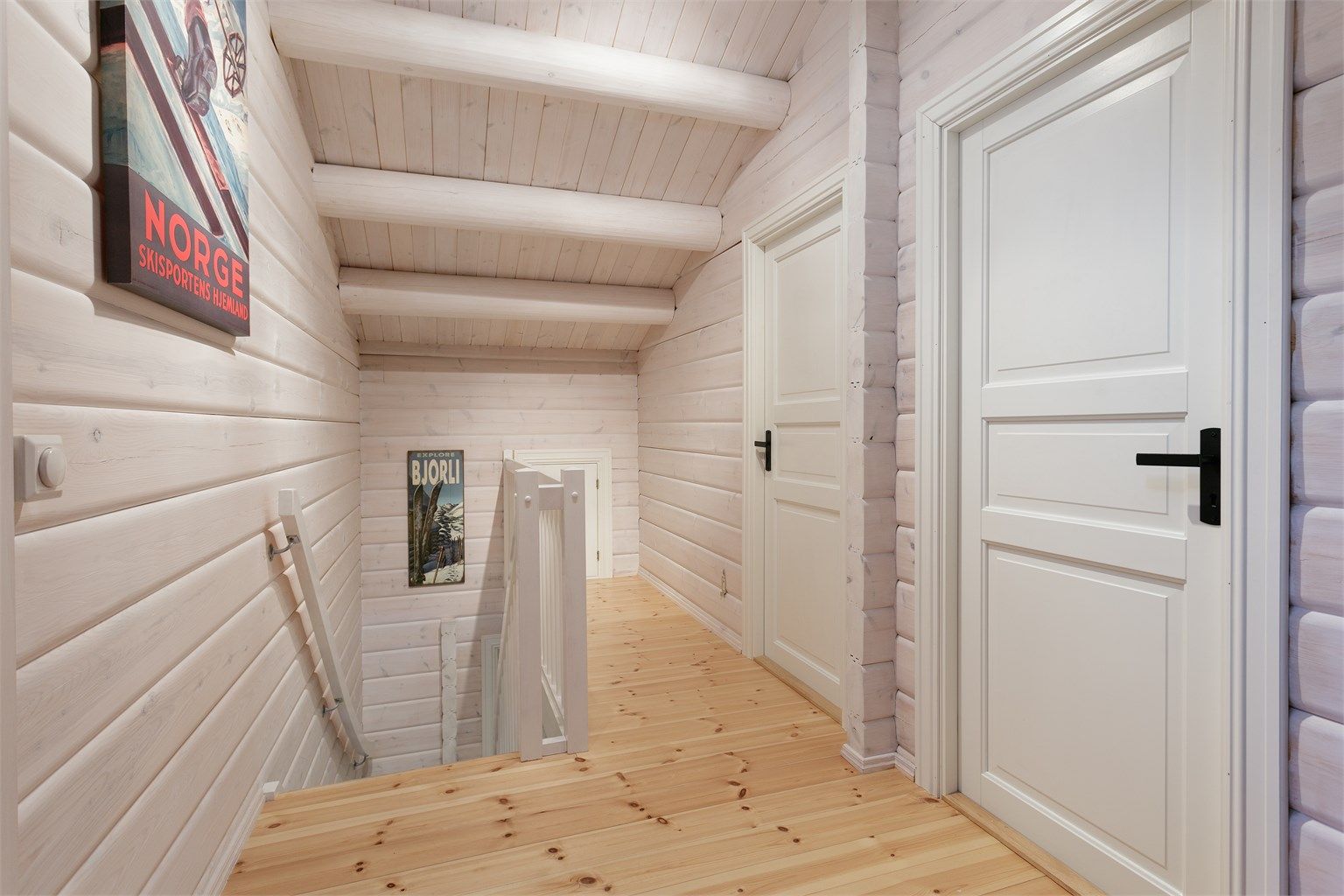 Gang/trapperom på loft