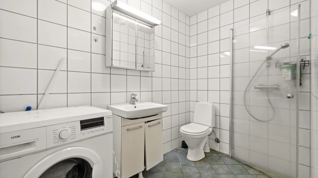 Bad/wc/vaskerom i leilighet mot nord i 1 etg.