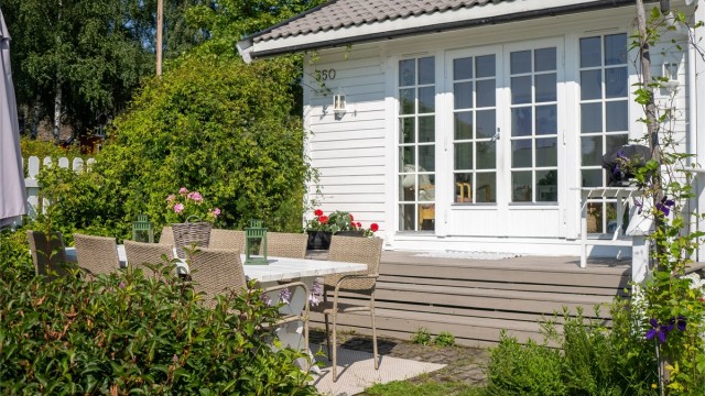 Utgang fra stuen til hagen