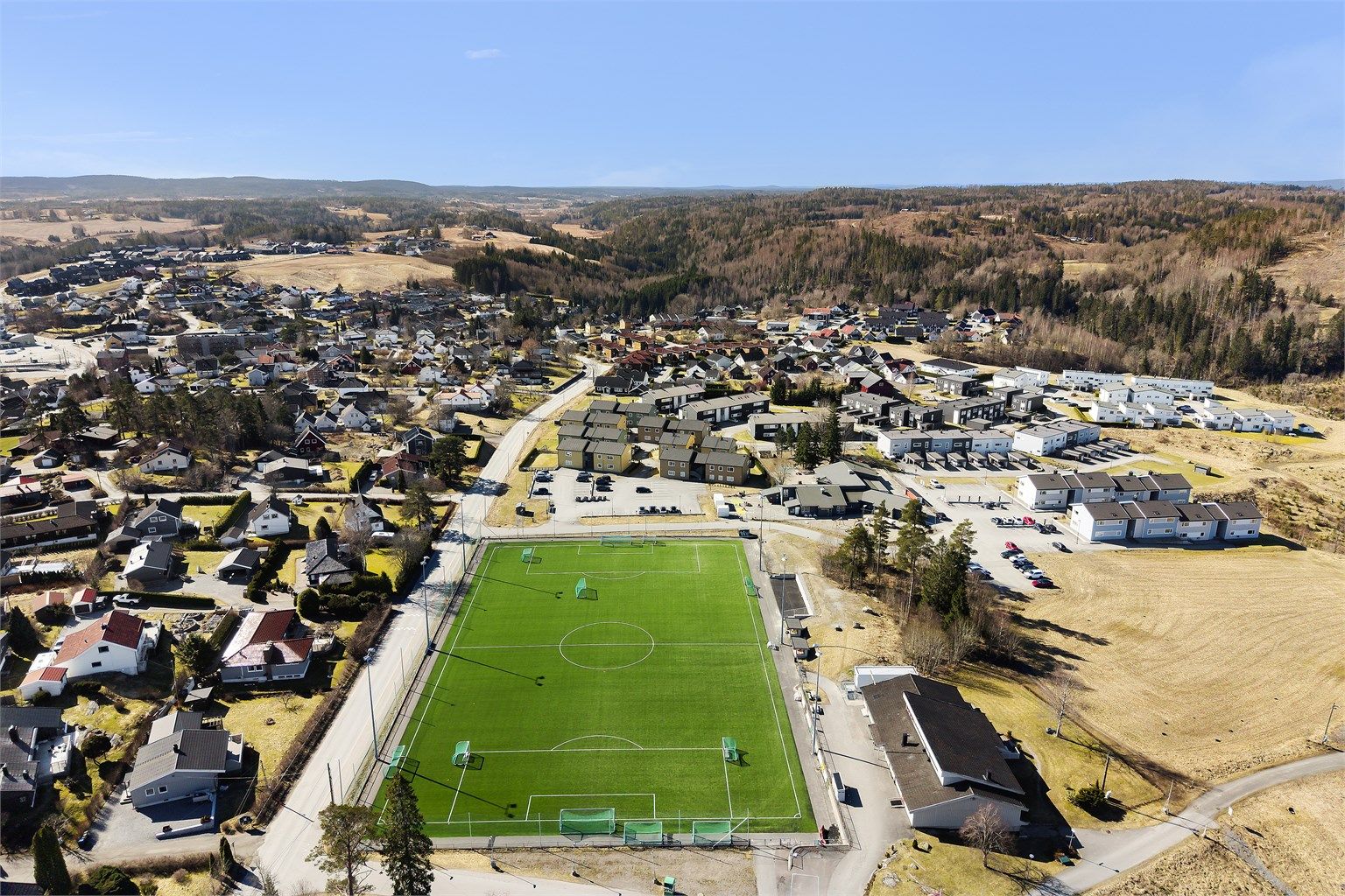 Tomter idrettspark og gode turmuligheter ligger i umiddelbar nærhet.