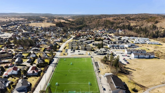 Tomter idrettspark og gode turmuligheter ligger i umiddelbar nærhet.