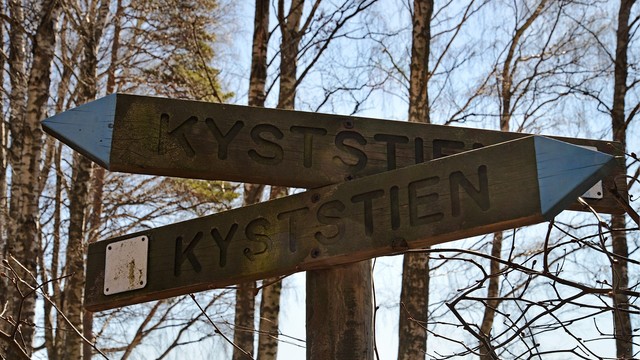 Rundt Hurumhalvøya går kyststien i flotte naturomgivelser.