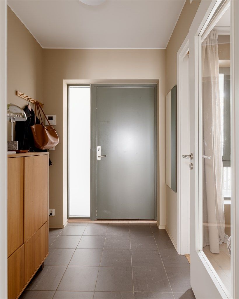 Entréen gir et godt førsteinntrykk av leiligheten.