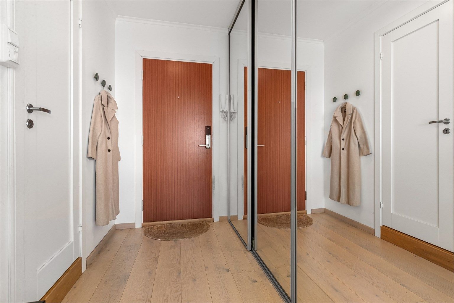 Inngangsdør med kodelås