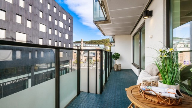 Balkongen har gassuttak (må påregnes kostnader ved bruk).