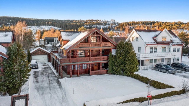 Velkommen til Sagmyrvegen 23 - og denne innholdsrike eiendommen beliggende i et rolig og sentralt område på Tanem i Klæbu!