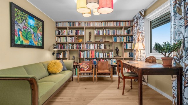 Soverom - innredet som kontor/bibliotek