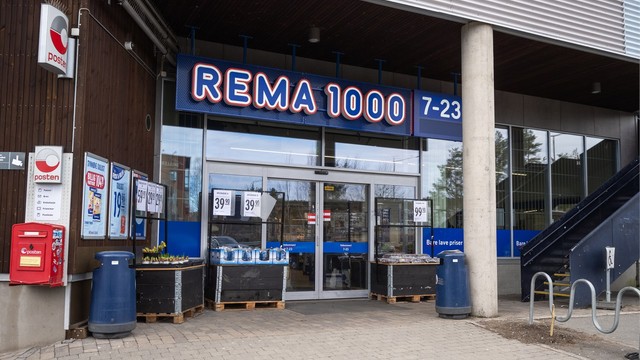 Rema 1000 ligger også i nabolaget, og Bøler Senter med Jernia, apotek, vinmonopol mm er kun 5 minutter unna med bil.