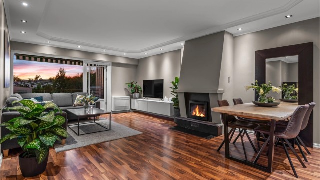 Velkommen til Låveveien 52B - Pen leilighet med nærhet til natur, dagligvare og t-bane, nydelig utsikt og ingen innsyn.