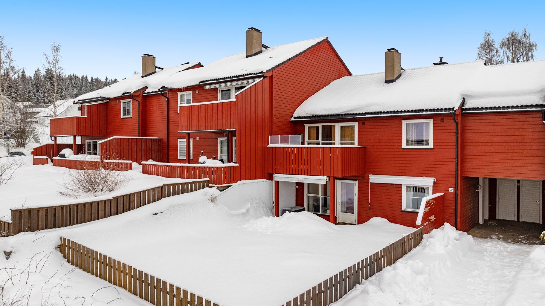 Velkommen til Uglevegen 3B! En flott 2-roms leilighet med god intern beliggenhet i Maura.