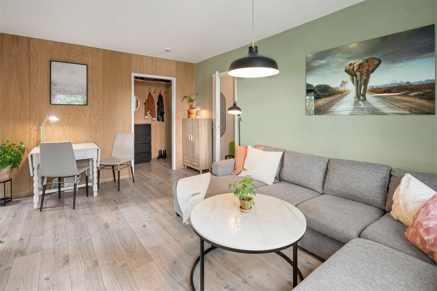 Delikat utførelse. Gode møbleringsmuligheter.