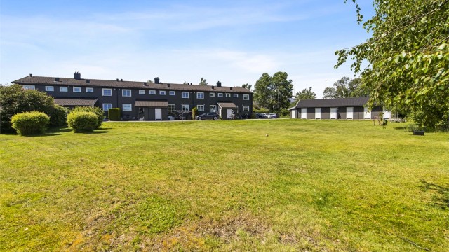 Barnevennlig beliggenhet med store, grønne fellesarealer og kort vei til Bugårdsparken.