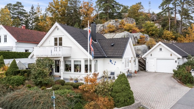 Velkommen til Buergrenda 12 - Enebolig med mye plass og to garasjer