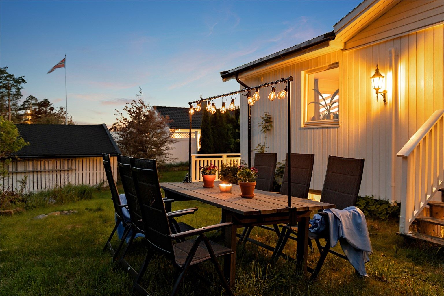 Eiendommen har flere, fine uteplasser