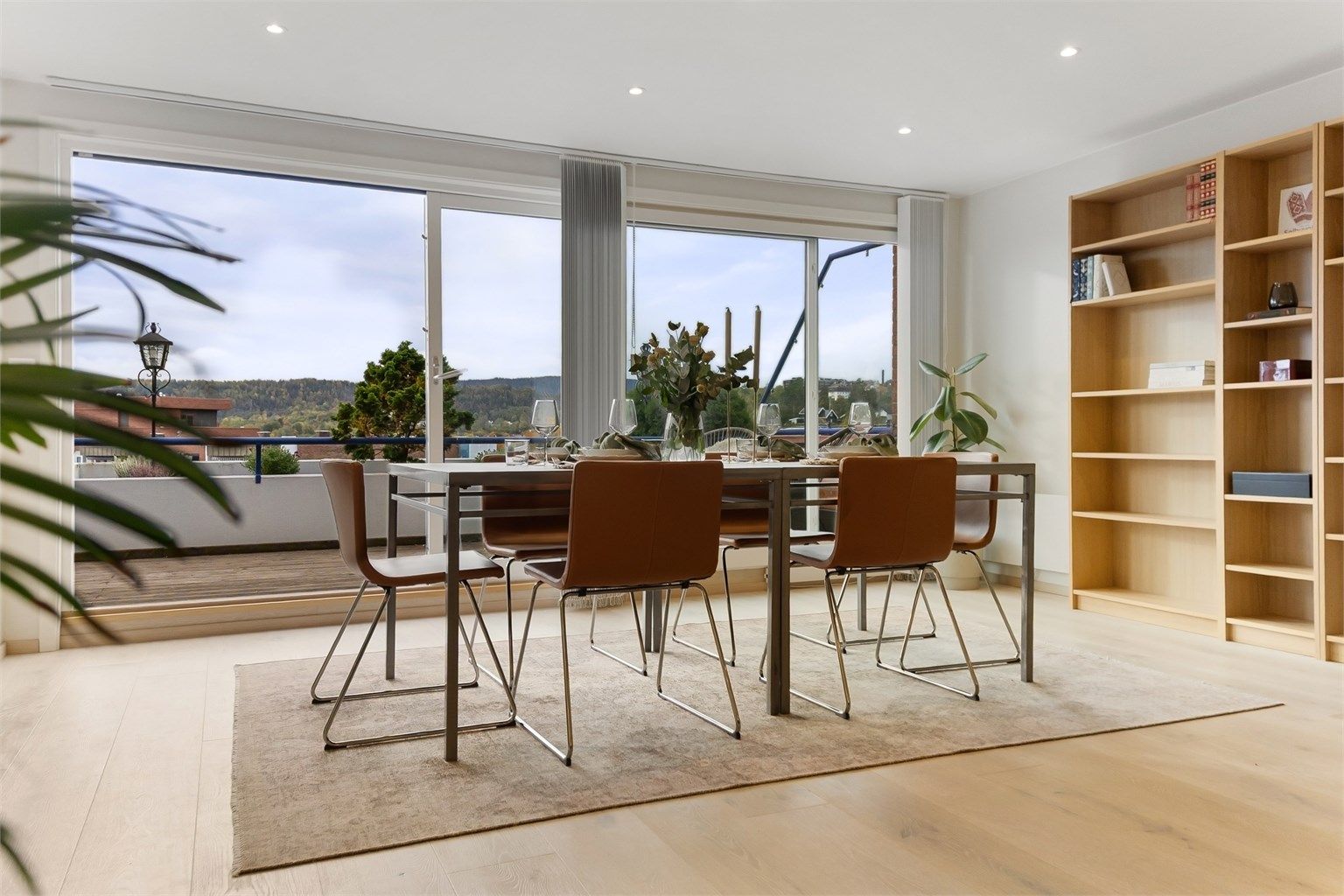 Moderne og gjennomgående hjørneleilighet med meget sentral beliggenhet i Sandvika