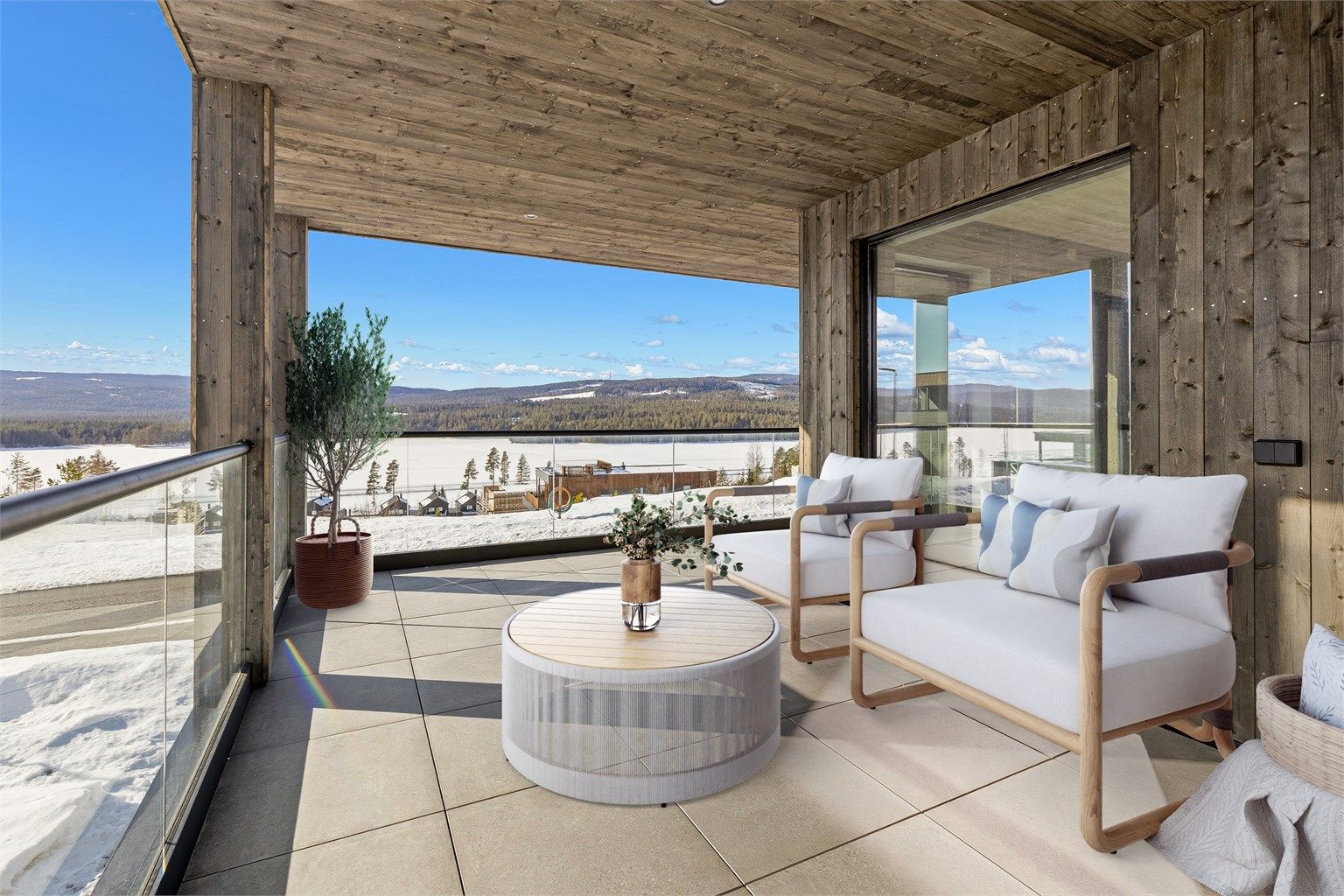 Romslig terrasse med flere møbleringsmuligheter (bilde fra nr 17).