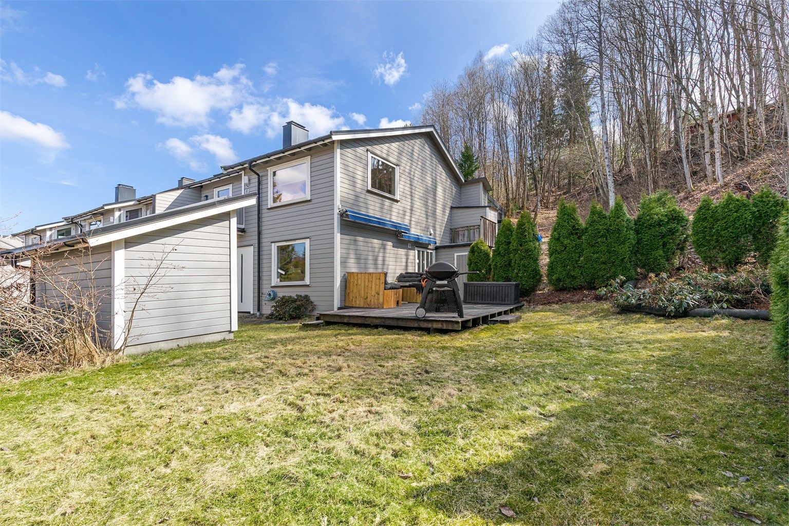 Pen og innholdsrik endeleilighet sentralt med tilbaketrukket i Røyken. Foto: Stener Widnes