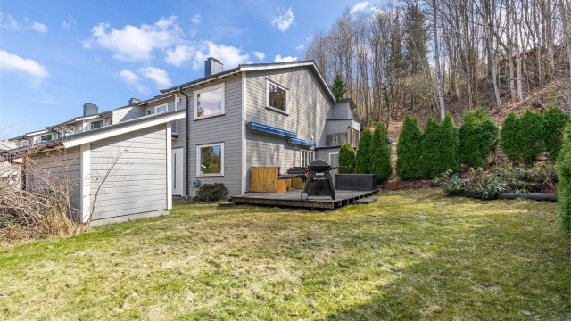 Pen og innholdsrik endeleilighet sentralt med tilbaketrukket i Røyken. Foto: Stener Widnes