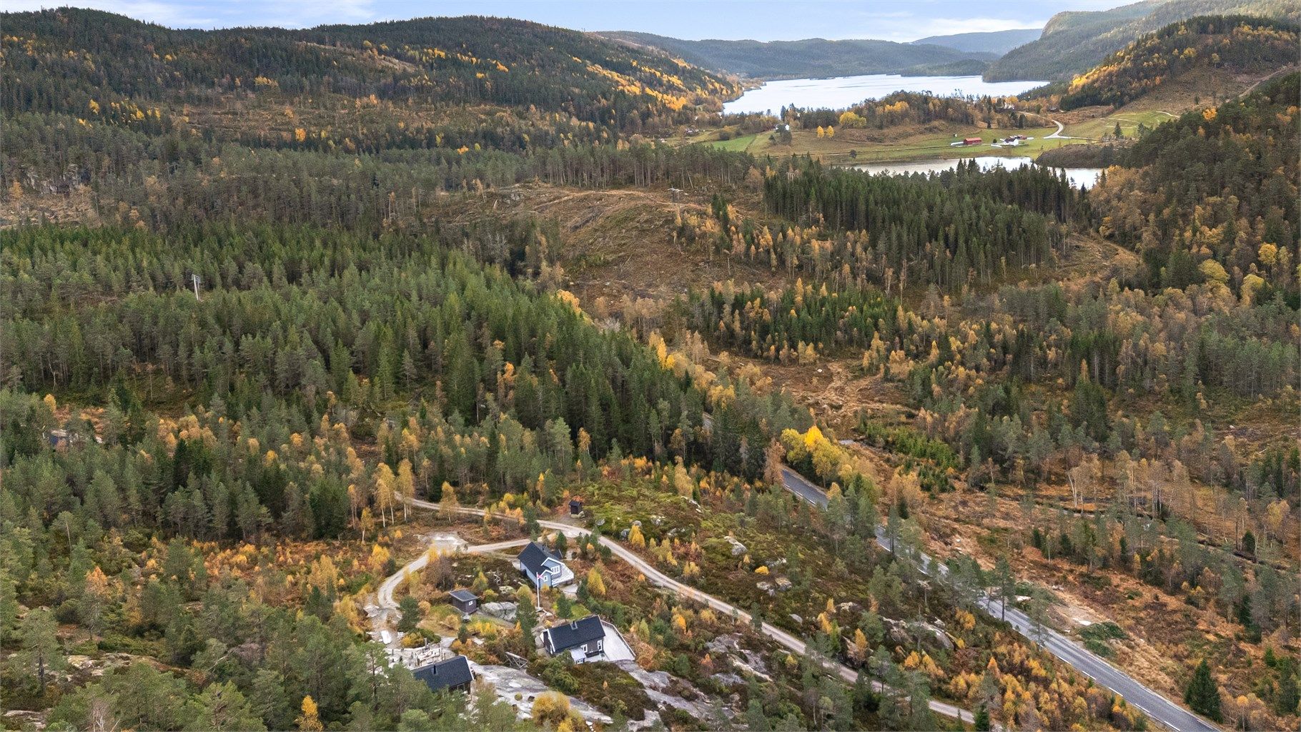 Her får du et flott utgangspunkt for friluftsliv, med skogkledde åser og vakker natur i alle retninger.